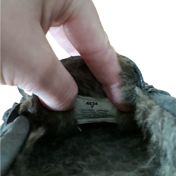 Minnetonka Gray Leather/Suede Moccasin with Faux Fur Lining & Solid Sole Size 7 - Picture 8 of 10